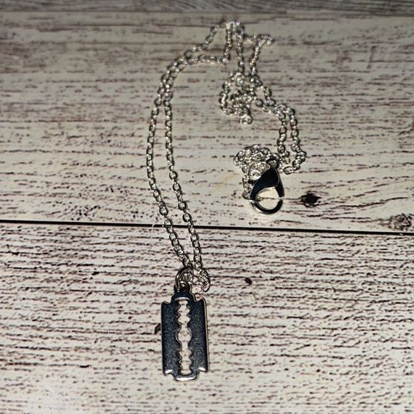 Dainty, Faux Razor Blade, Charm & Linked Chain, NEW - Picture 8 of 9